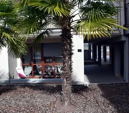 4-persoonsappartement Met Terras Aan Het Comomeer Nyaraló