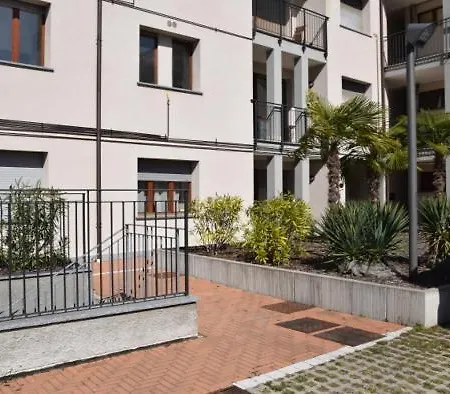 4-persoonsappartement Met Terras Aan Het Comomeer Holiday home *